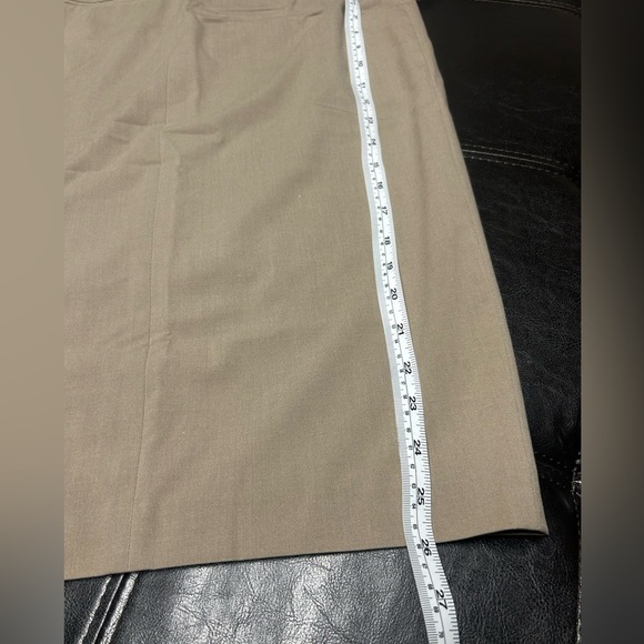 TRISTAN size 6 khaki pencil skirt with slit up the middle with silk lining - Picture 8 of 9